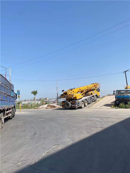 商州区25吨吊车的租赁价格大概是多少？